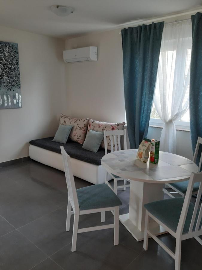 Apartments Leondori Krk Town Exterior foto